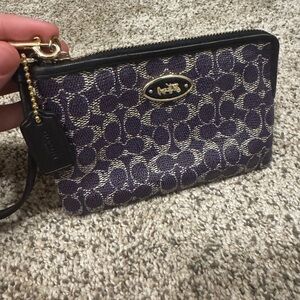 Coach wristlet. Like new condition.